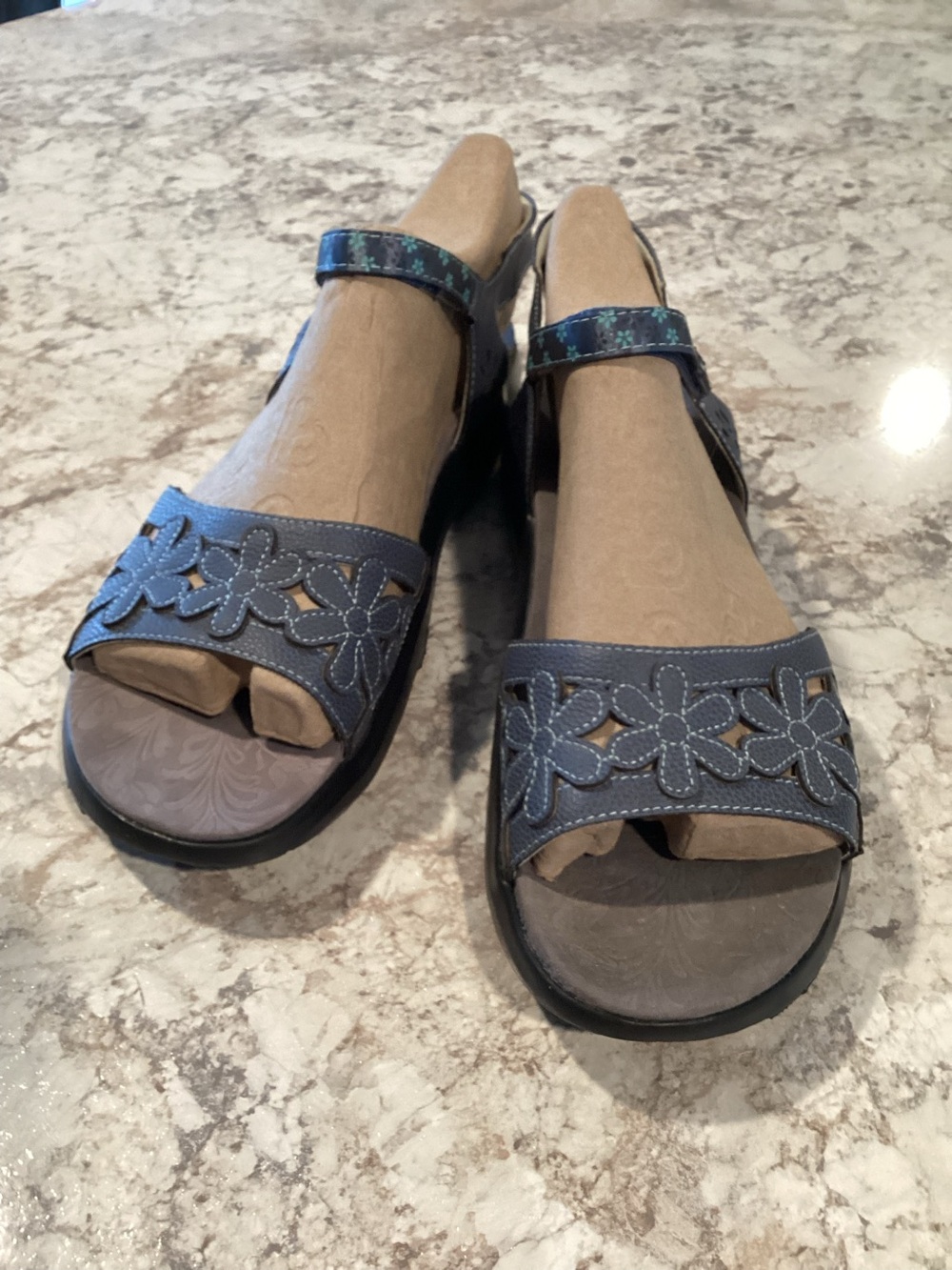 Jambu JBU Blue Floral Cutout Comfort Sandals 11M women’s vegan upper. NEW